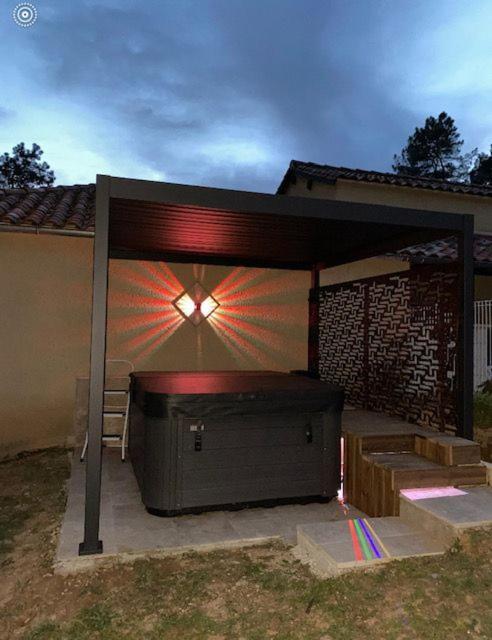Gite Des Combes Blanches Avec Piscine Et Jacuzzi Frayssinet-le-Gélat المظهر الخارجي الصورة