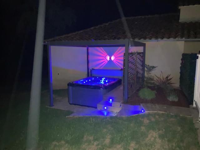 Gite Des Combes Blanches Avec Piscine Et Jacuzzi Frayssinet-le-Gélat المظهر الخارجي الصورة