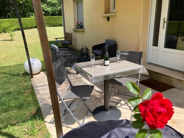 Gite Des Combes Blanches Avec Piscine Et Jacuzzi Frayssinet-le-Gélat المظهر الخارجي الصورة