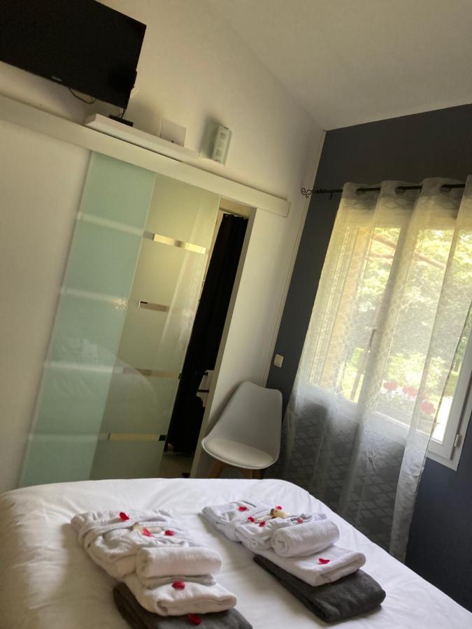 Gite Des Combes Blanches Avec Piscine Et Jacuzzi Frayssinet-le-Gélat المظهر الخارجي الصورة